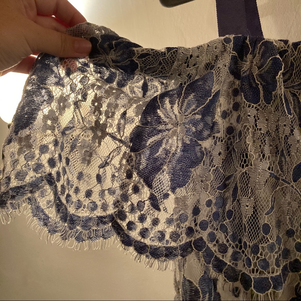 NWT LANE BRYANT 26/28 off shoulder sleeve blue and white floral lace tank top - Picture 8 of 8